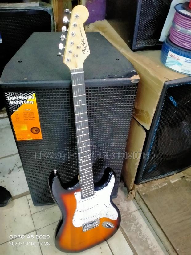 Fender White Solo Guitar