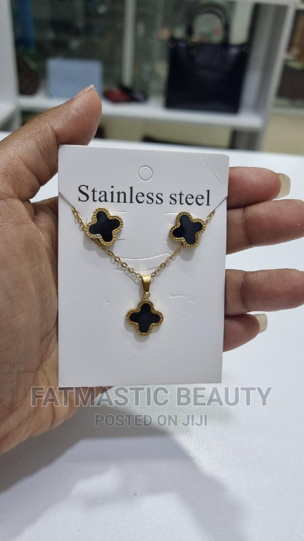 Van Cleef Jewellery - thumbnail 2