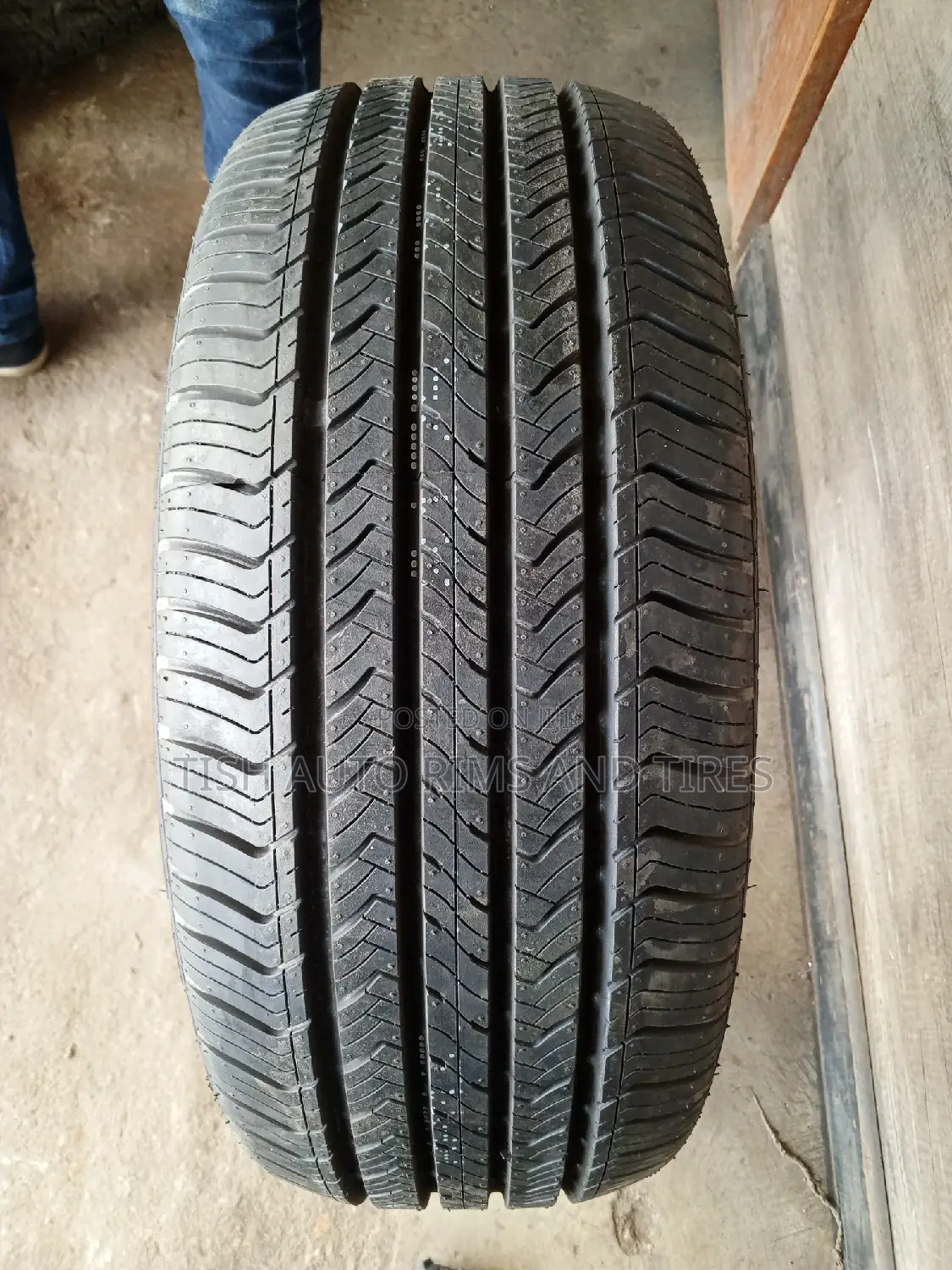 245/45r18 Maxxis