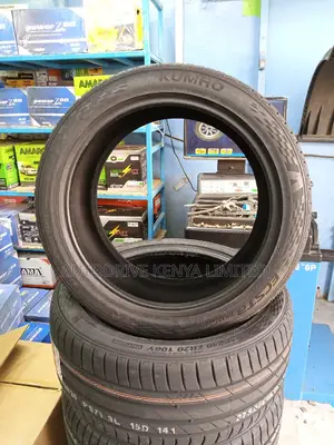 275/40r20 Kumho Tire