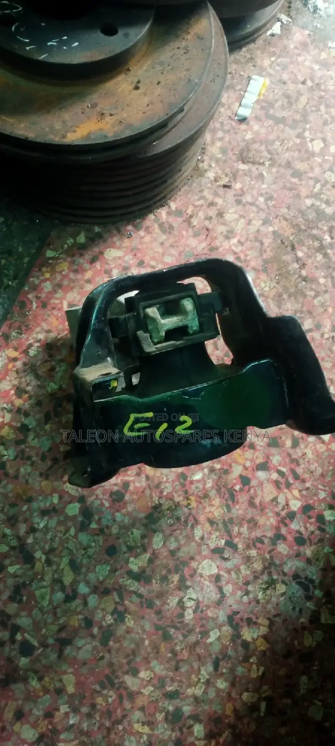 Nissan Note E12 Engine Mount