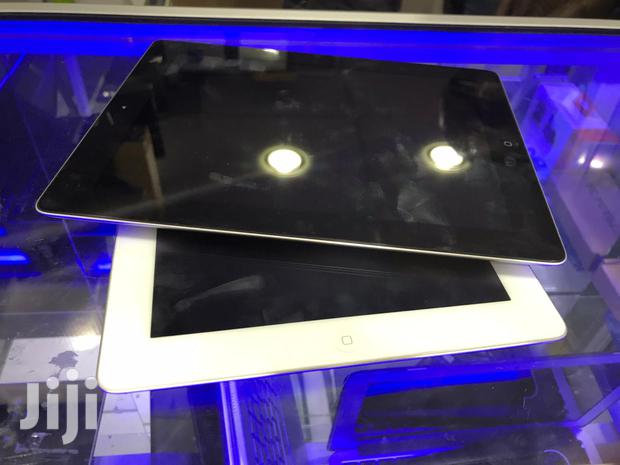 Apple iPad 2 Wi-Fi 16 GB Silver - main view