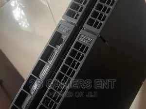 Standard Playstation 4, !