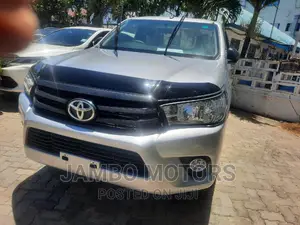 Toyota Hilux 2016 Silver