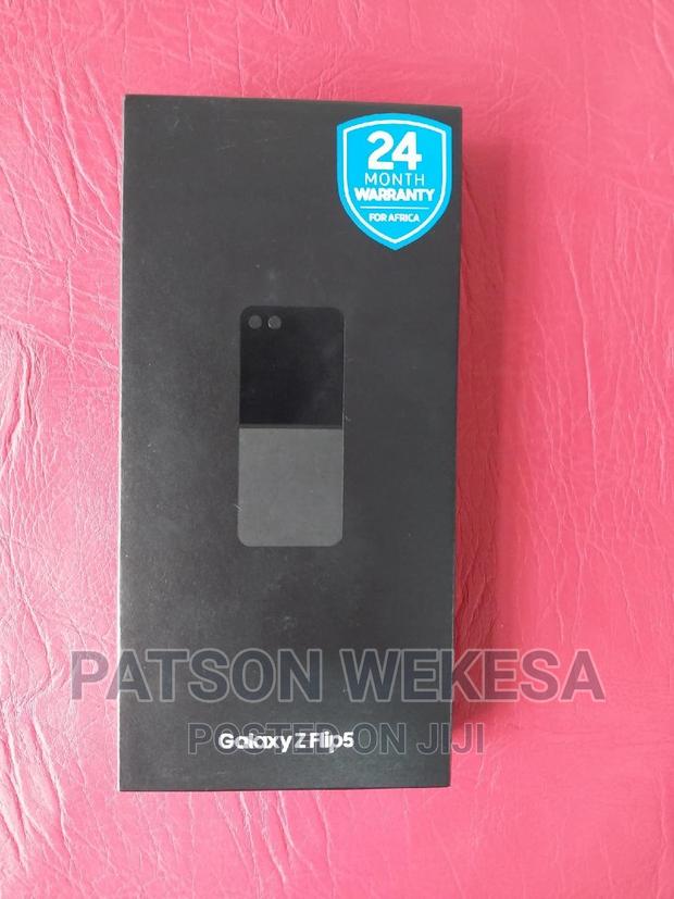 New Samsung Galaxy Z Flip 5 256 GB Gray