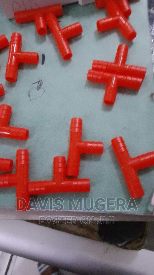 Cylindrical T Hose Connector to Connect Hoses. - main view