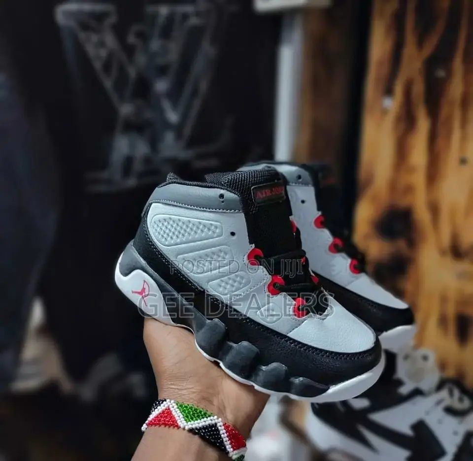 Jordan 9 Retro Sneakers