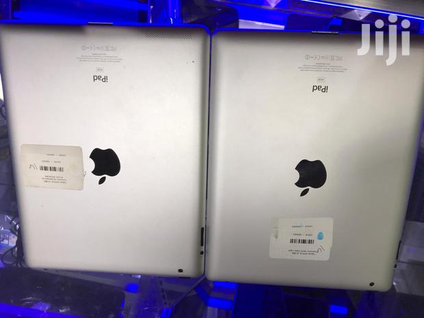 Apple iPad 2 Wi-Fi 16 GB Silver - main view