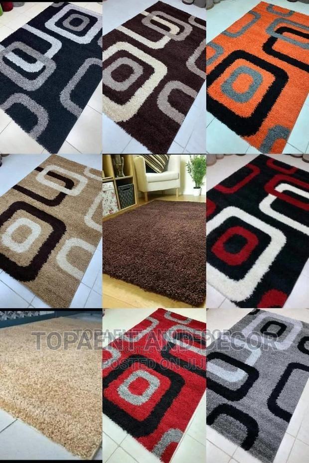 Warm Printed Living Room Carpets Available