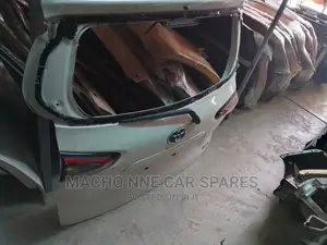 Toyota Sienta 2015 Bootlid