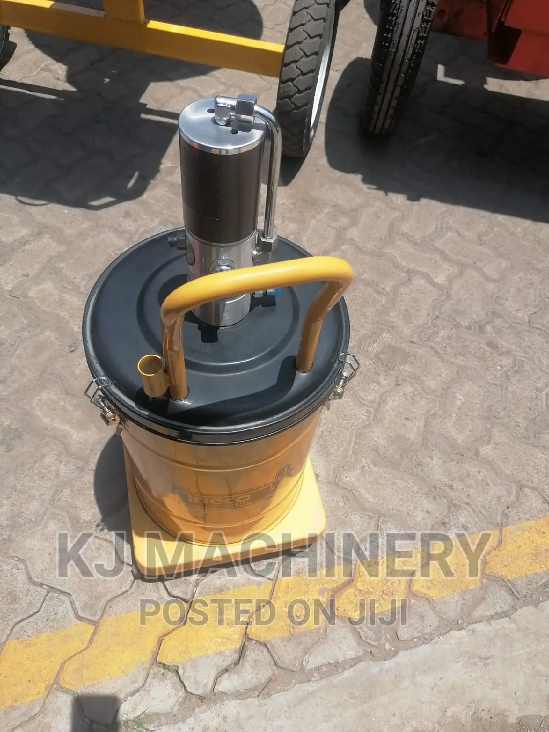 30 Litres Air Grease Lubricator-Ingco Brand