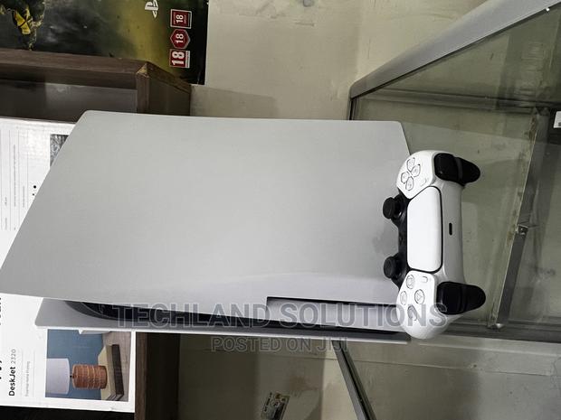 Sony Playstation 5 Standard - main view