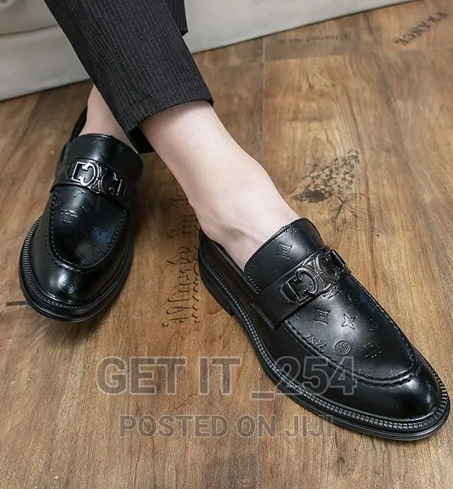 Men Classic Casuals Comes With A Box❣*
*Sizes 39----45*
