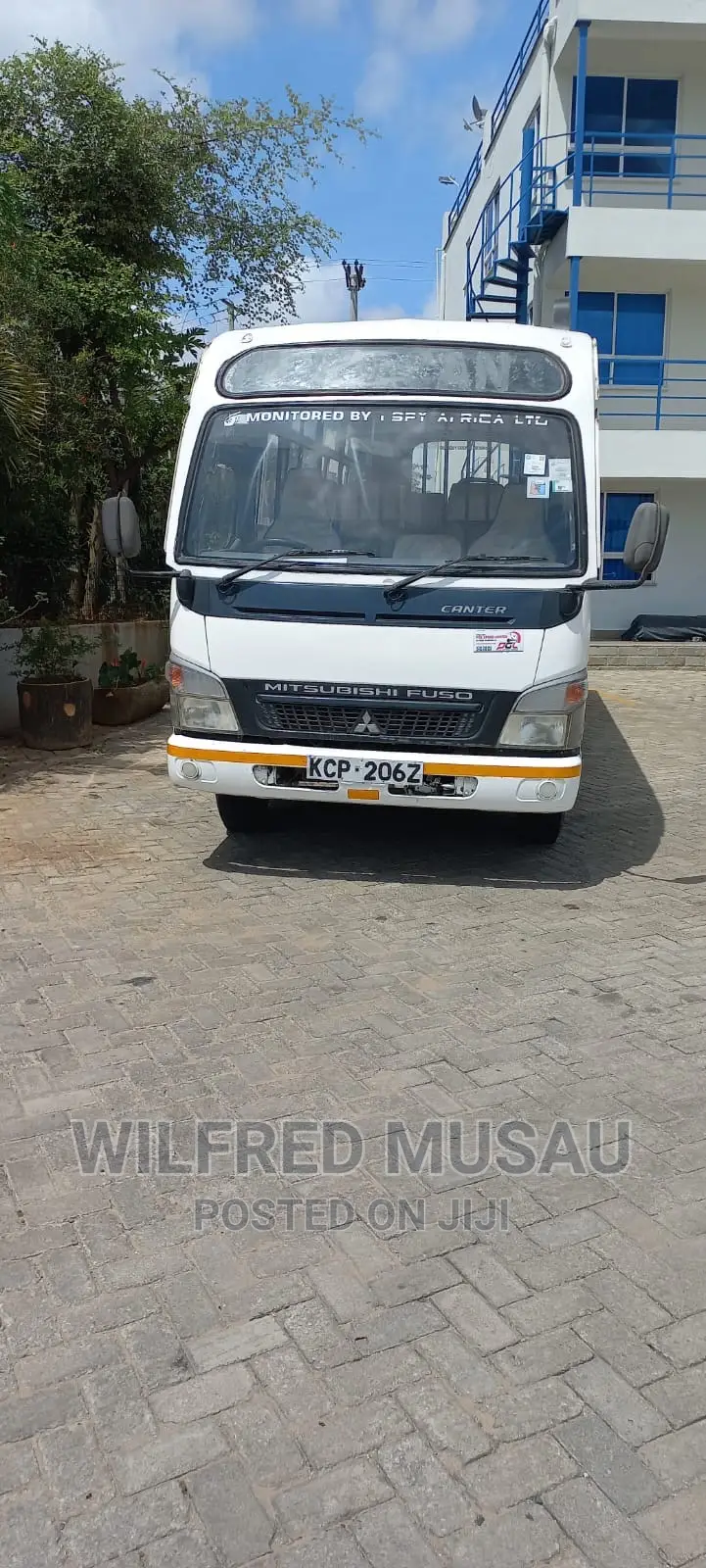 Mitsubishi Fuso Rosa 2015 White