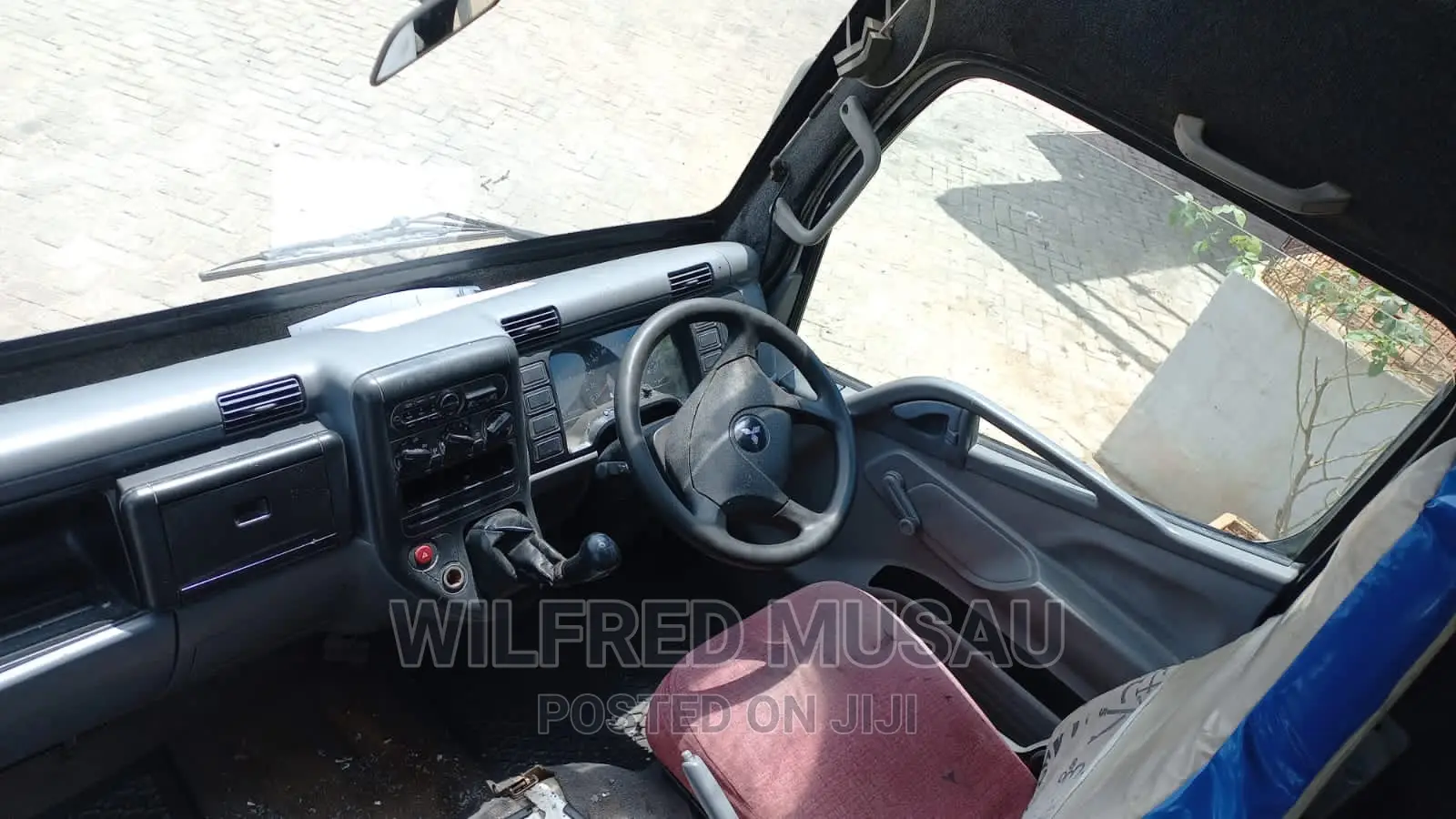 Mitsubishi Fuso Rosa 2015 White