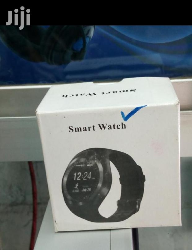 Y1 Smart Watch Available - main view