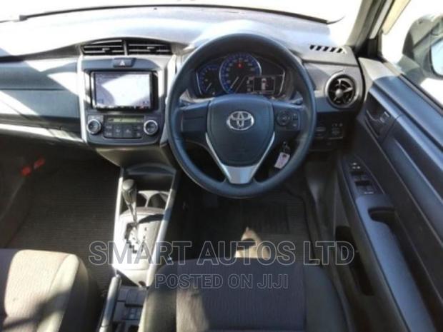 Toyota Corolla Fielder 2017 White - thumbnail 2