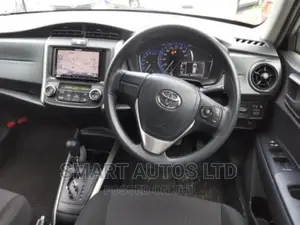 Toyota Corolla Fielder 2017 Silver