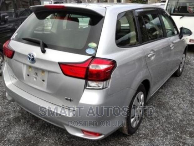 Toyota Corolla Fielder 2017 Silver - thumbnail 3