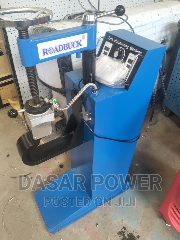 Tyre Vulcanizing Machine - main view