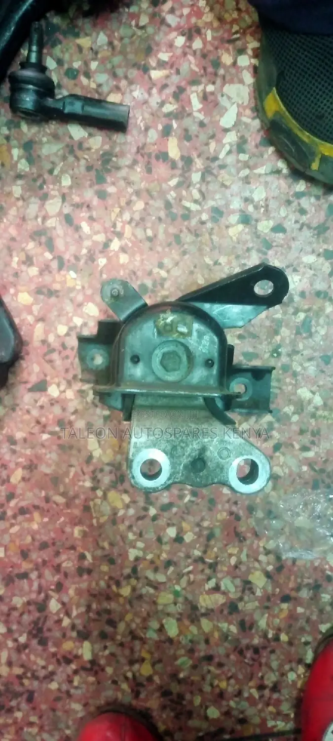 Toyota Vanguard/Rav4 Engine Mount