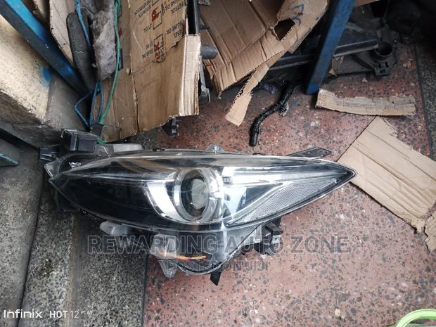Mazda Axela 2014 Headlight LHS Xenon. - thumbnail 2