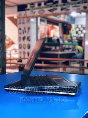 New Laptop HP EliteBook 840 G3 4GB Intel Core I5 SSD 256GB