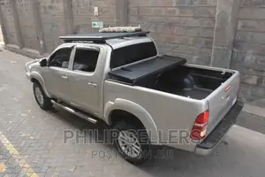 Check Out This Aluminium Trifold Fitted on This Hilux Vigo