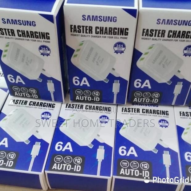 Samsung Fast Charger - main view