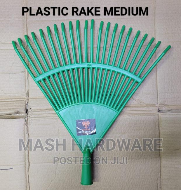 Medium Plastic Rake - main view