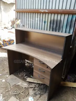 1.2 Reception Desk
