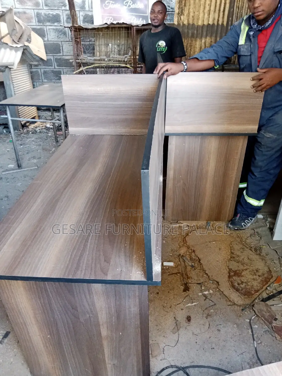 1.2 Reception Desk