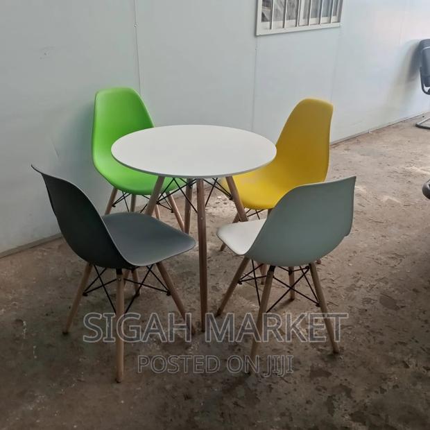 Aemes Chair - main view