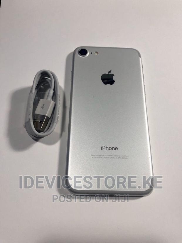 Apple iPhone 7 32 GB Silver - main view