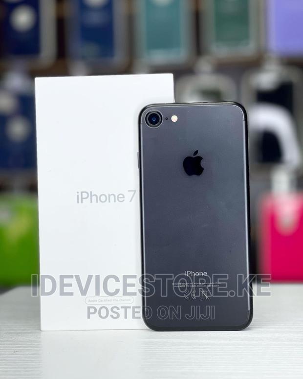 Apple iPhone 7 128 GB Black - main view