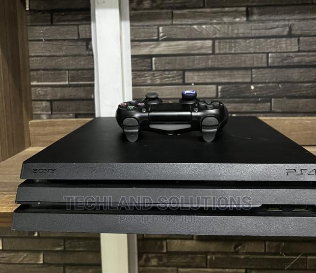 Ex Uk PS4 Pro - thumbnail 3