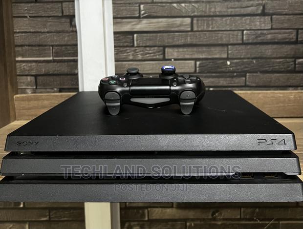 Ex Uk PS4 Pro - main view
