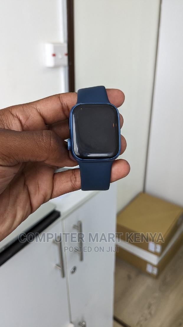 Apple Watch Series 7 - main view