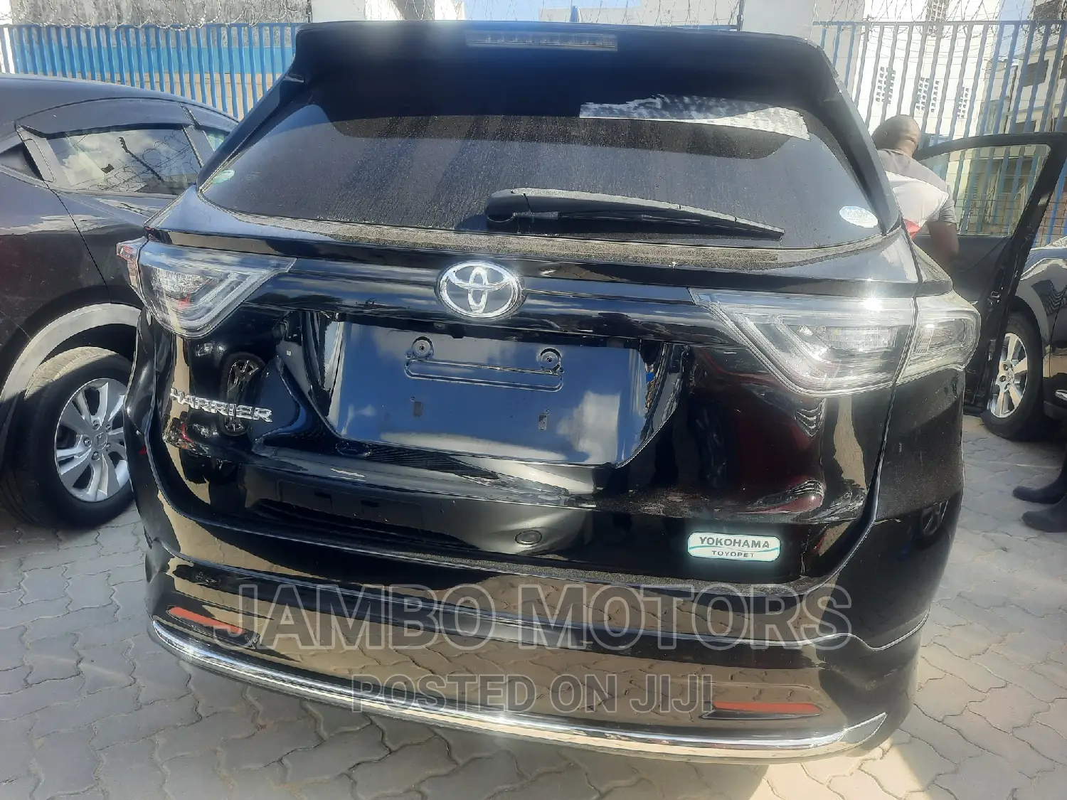 Toyota Harrier 2.0 2016 Black