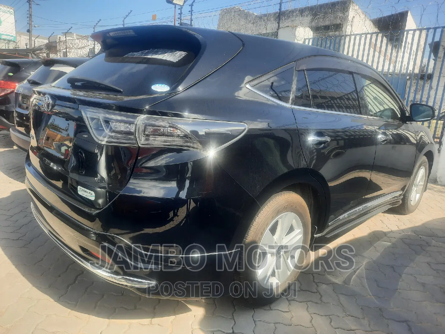 Toyota Harrier 2.0 2016 Black