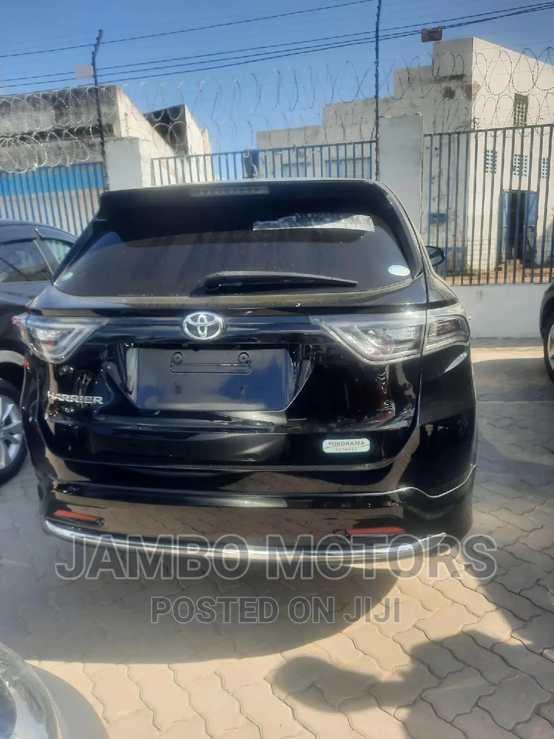 Toyota Harrier 2.0 2016 Black