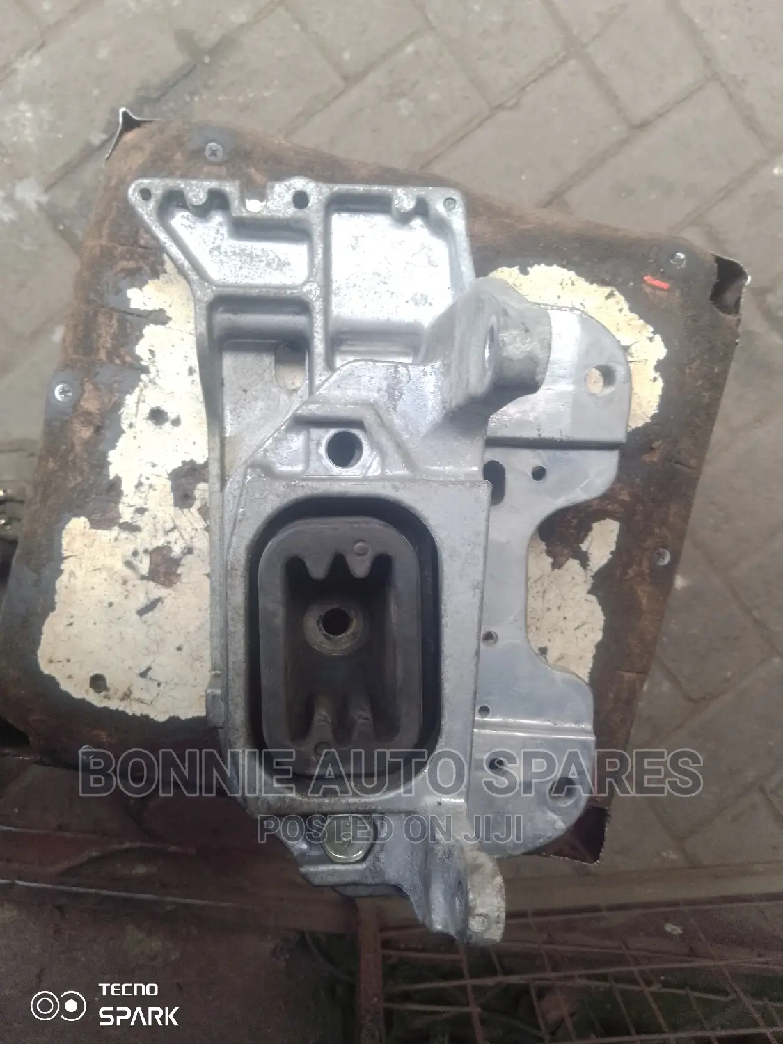 MRA8 Nissan Gearbox Mounting