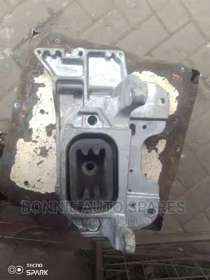 MRA8 Nissan Gearbox Mounting