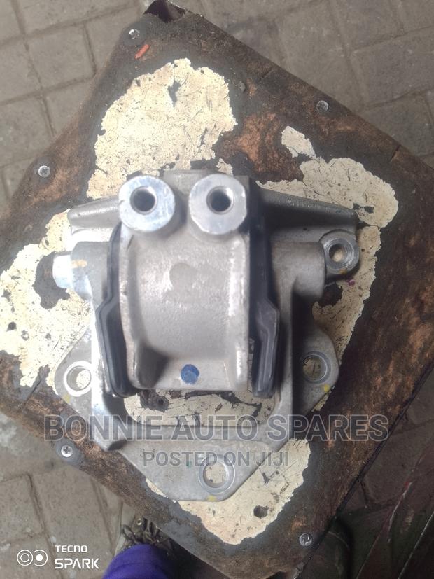 Suzuki Vitara/Escudo Gearbox Mounting - thumbnail 3