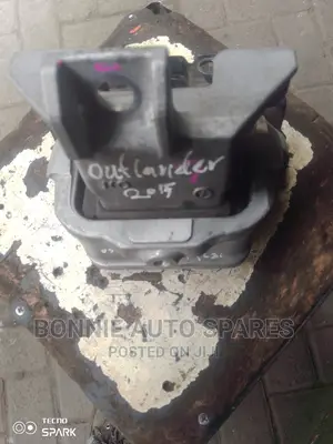 Outlander 2015 Engine Mounting