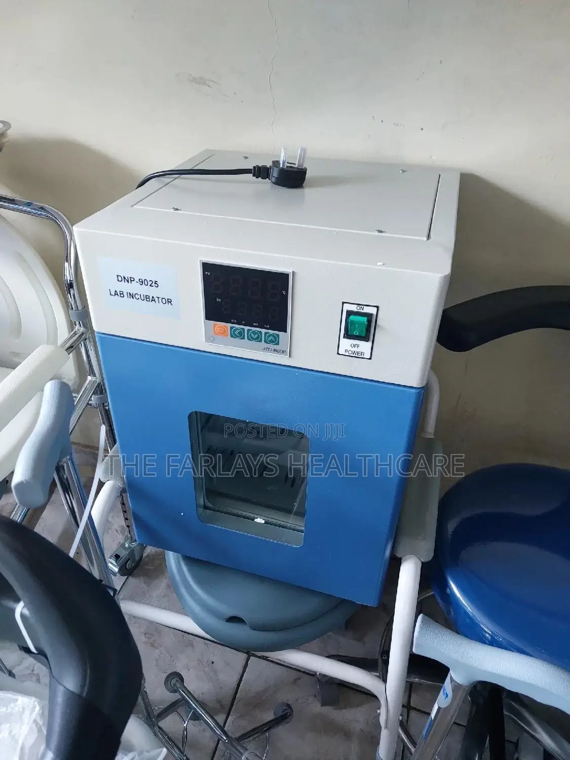 Laboratory Incubator 25litres.