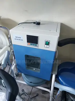Laboratory Incubator 25litres.