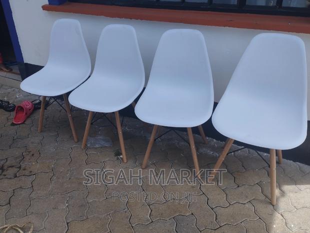 Aemes Chair - main view