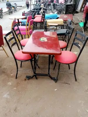 Hotel / Bar Table With 4 Seats