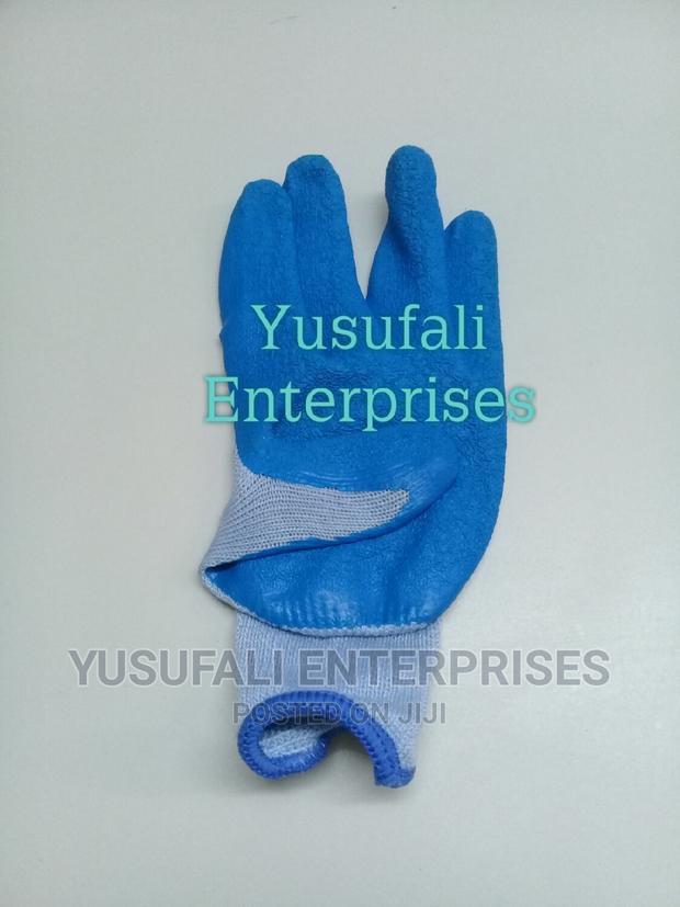 Heavy Duty Diamond Grip Working Gloves In Wholesale - thumbnail 2